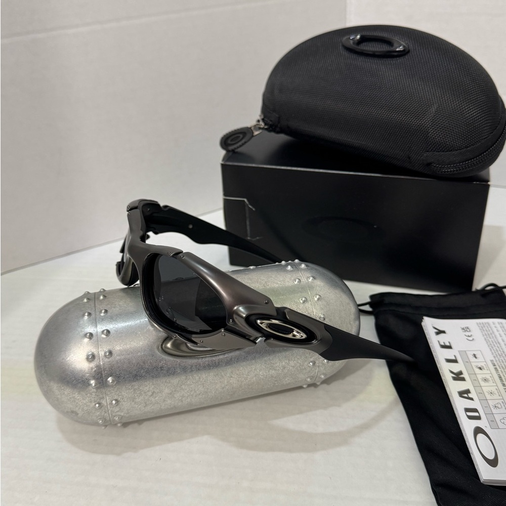 Oakley Plate Polarized Sunglasses Gun Metal Frame Grey Lenses Y2K Gorpcore🔥